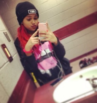 Bitch dont kill our vibe ✋❤ Go follow my twifey @_YoungGeeStar