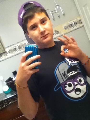 follow meh and i follow back (just sayen)