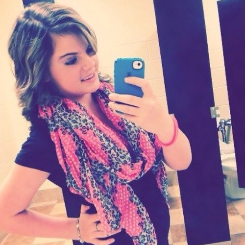 Hey You....Yeah you... Your Beautiful3
Follow me & Ill Follow back(:3