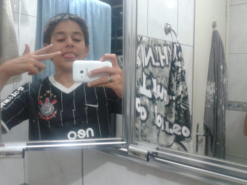 amo futebol,nao gosto de estudar e amo o CORINTHIANS tbm e qm me segui eu sigo de volta!!!!!!