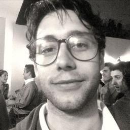 PhD student studying conversations on Facebook/ reads about design, creativity and social networks of all sorts/ works at Vodafone.