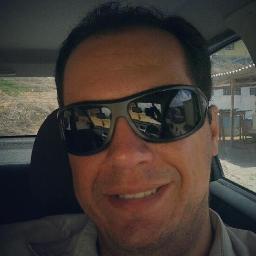 Sagitariano, jovem determidado,
responsável
que jamais 
abre mão
dos seus objetivos.
E que tem muita fé em Deus.