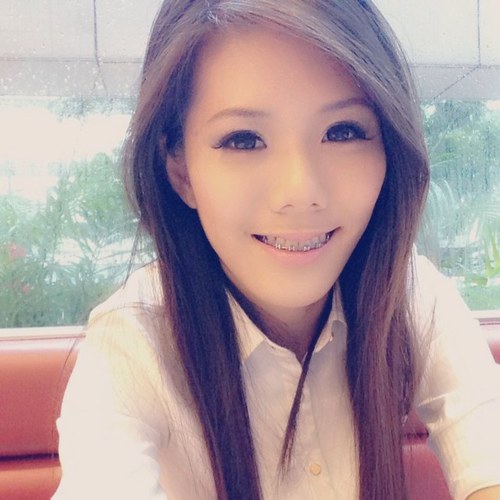 Loveannas's profile picture. Anna McKid has bunny teeth!