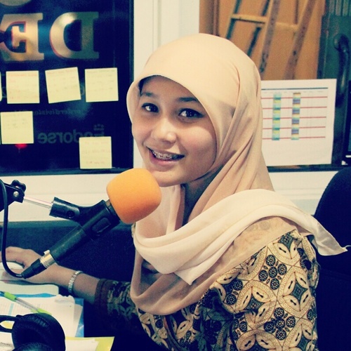 Radio announcer of @BEUradio. Beatlemania. Culinary explorer. Goes on off-road cycling sometimes. Architecture UI 2012.