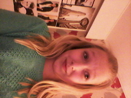 I LOVE JUSTIN BIEBER 4EVER!!!! IN MY HEART IS BIG SPACE FOR JUSTIN... I WAS BORN A HUMAN BUT I DIE BELIBER!♡♥♡♥
