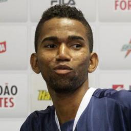 Perfil de comédia, jogador do Botafogo com 1,27cm de altura. Também sou filho do Seedorf.