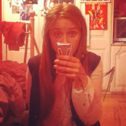 sup guys in a jedhead&proud! met jedward twicee:D and in total craZy! follow for a follow bck;)