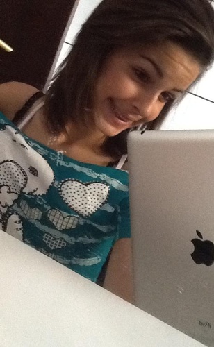 eu te amo , eu te quero , como uma estrela que , fez não se apagar em mim , o amor me pegou guardo no meu peito o que só me faz querer sorrir , com você :33