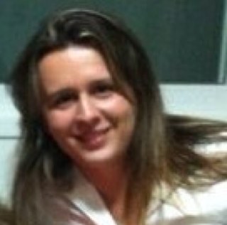 Empresária, Mãe e apaixonada pela minha família.