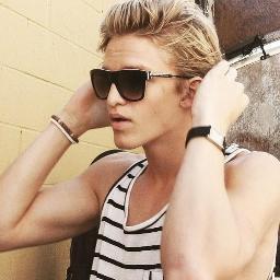 @jakethrupp (30/09) @cambo97 (30/09) Give me the chance to love you, I'll tell you the only reason why.. Cause you are on my mind @CodySimpson