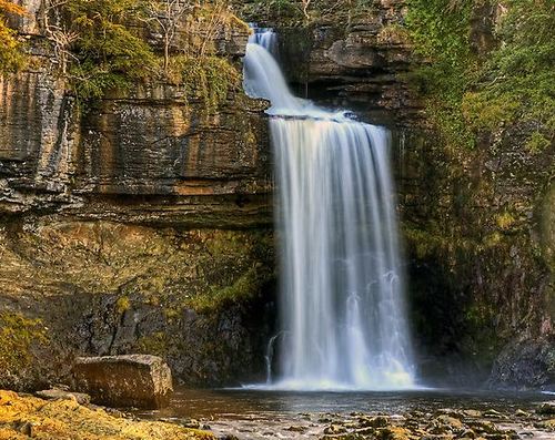 Fabulous holiday cottage in the Yorkshire dales  Bank House Ingleton sleeps 7 .Village centre location.  .Taking bookings now. http://t.co/h5Zn6yh1
