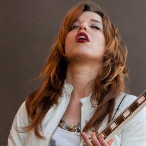 I'm a huge fan of Halestorm, especially @LZZYHALE ! I play guitar and I can sing a little ! 1/18/13--Lzzy replied to me! :')