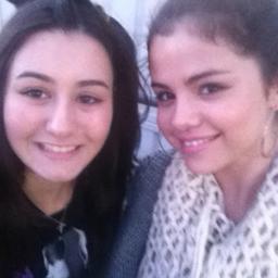 Selena is beautiful and good, as always favorite singer and actress is always trying to please the fans, and I'm your fan selenium you're just super
