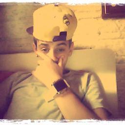 Quero um amor que me faça esquecer as decepções do passado,que faça ser feliz de novo,que me mostre o quanto é bom estar junto de quem gosta.