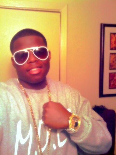 M.O.E.T. is the family, B.L.R. (Business,Loyalty,Respect) is wat i stand under! Big dude but swag bigger,18 with big dreams!