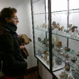 Licenciada en Hª y CC. de la Música, profesora de lenguaje musical y acordeón.. Estudiante de canto. Forma parte del grupo vocal Suessatio