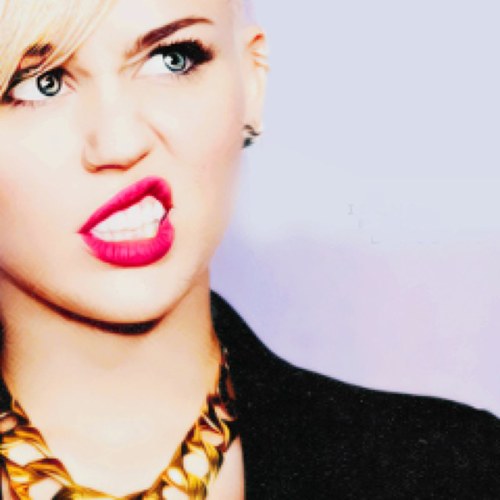 She can't be tamed. She radiates love. She owns my heart. Who? Miley Cyrus.♥