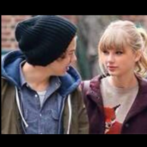 I love my puppy, 1D, Justin Beiber, food, games and my friends and family! Christian girl living the life in Oregon! I follow back