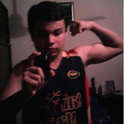 soy basquetbolista del san martin canto y toco variosinstrumentos