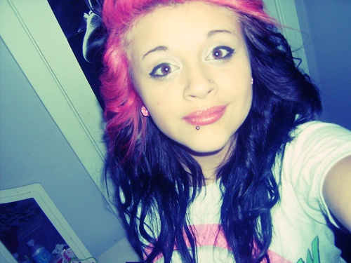 SnailSnogger's profile picture. Turkey on wheat toasted, pickles, lettuce, tomatoes, bacon bits and hooooold the mayo. Im savannah and i am 1/6 of 1D