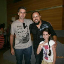 sou Adorador, pai, marido, amigo e guitarrista ahahahahaaah tento pelo menos.