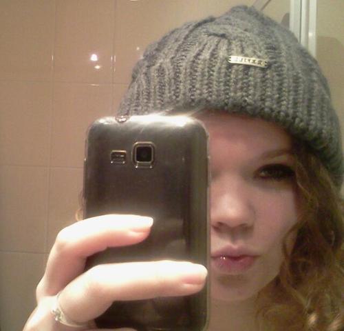 Schatjee,, je bent me bestiee(llllll') x @MonstertjeeX' hey chick i like ya.! xxx je bebe pieen x