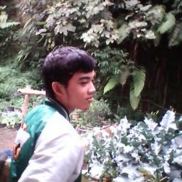 bener bener disini dingin banget boy |