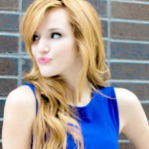 Hi! I'm Bella Thorne Follow me ! Kisses