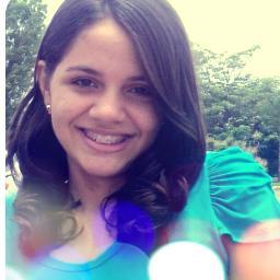 Quem quiser vencer na vida deve fazer como os seus sábios: mesmo com a alma partida, ter um sorriso nos lábios.