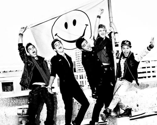 Siga e fique por dentro de tudo sobre a banda ADMs: |Nath e ~Saah