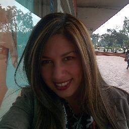 Licenciada en Comunicación Social, mencion Relaciones PUblicas y Publicidad. Alegre, positiva, espiritual.