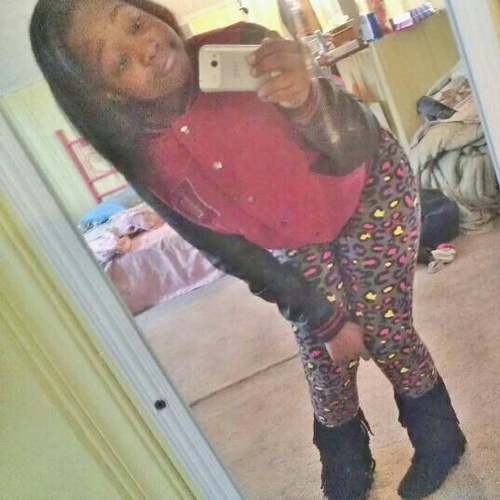 Im pretty, short af(4'9) and cool af . Follow me and my nigga @CallMe_S_Raww we follow back