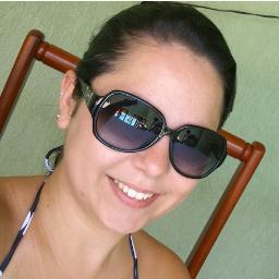 Feminina, brincalhona, sensual, responsável, mãe, esposa, amiga, profissional, dedicada e determinada!
