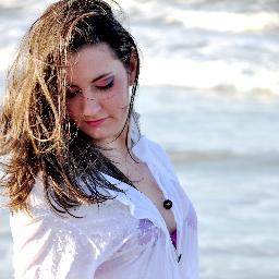 Feliz ou não, a lei da vida é seguir em frente, com a cabeça erguida.♥