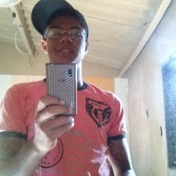 Sou zagueiro,sou guerreiro,atacante naum esquece,quando entro em campo meu goleiro nem se meche!!!Deus vigiai-nos