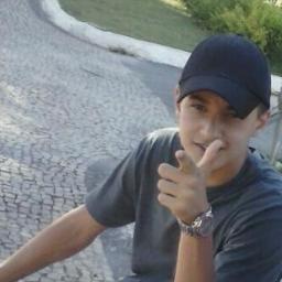 Ficar preso ao passado não vai fazer com que o tempo volte para trás, por isso siga em frente e aproveita a vida.