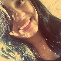 Eu? eu sou chata,boba e implicante =)) Agora .. @nickjonas,@luansantana,@IanSomerhalder,@joejonas,@kevinjonas are my reasons to smile everyday.. *-*