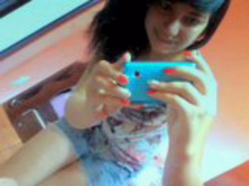 Sou desastrada, brincalhona, boba, preguiçosa, e uma série de outras coisas. Mas acima de tudo: sou feliz. ∞