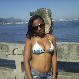 sou uma pessoa muito dedicada ,legal,amiga,nao muito romantica mais.... um pouco, tenho muitos defeitos mais sou uma pessoa muito esperta.. :)