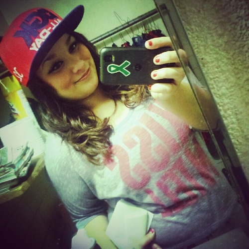 jessicamarin528's profile picture. 