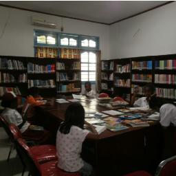 Buku Adalah Jendela Dunia