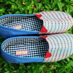 Sepatu handmade dengan bahan etnik tenun dan lurik. Satu Design dibuat limited. Unisex. Nyaman untuk sehari2 dan travelling. Cek Favorite!
cp: 081310863764