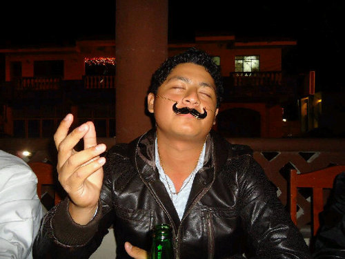 Tomar una cerveza y bailar salsa