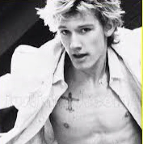 A bit different from everyone else, I may seem like a jerk at first, but those who give me a change know the real me. @Dorky__Boy is my handsome lover.