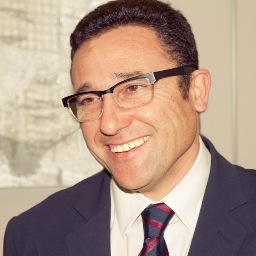 Propietario Moragues Agència d'Assegurances.
No importa que seas cazador o presa, cada mañana cuando te levantes, corre como nunca.