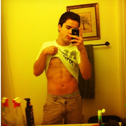 murilloalex11's profile picture. #SAVAGES                                                                                         Never look back