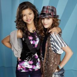#Bellarina #ZSwagger IM A BELLARINA AND A ZSWAGGER IF U LOVE @bellathorne AND @zendaya96 AS MUCH AS I DO FOLLOW ME @bellathorne AND @zendaya96 PLEASE FOLLOW ME!