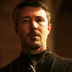 Señor de Harrenhal y protector del valle. Inteligente, megalómano y proxeneta. Cada vez que alguien me sigue George R.R. Martin mata a un Stark.