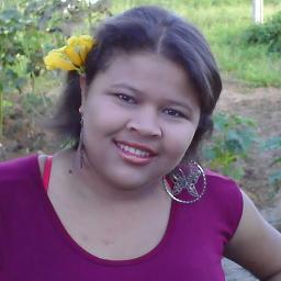 Sou uma pessoa simples,com emoções e pensamentos complicados...