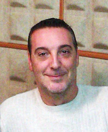 Locutor a Ràdio Santa Perpètua i Ràdio Barberà.